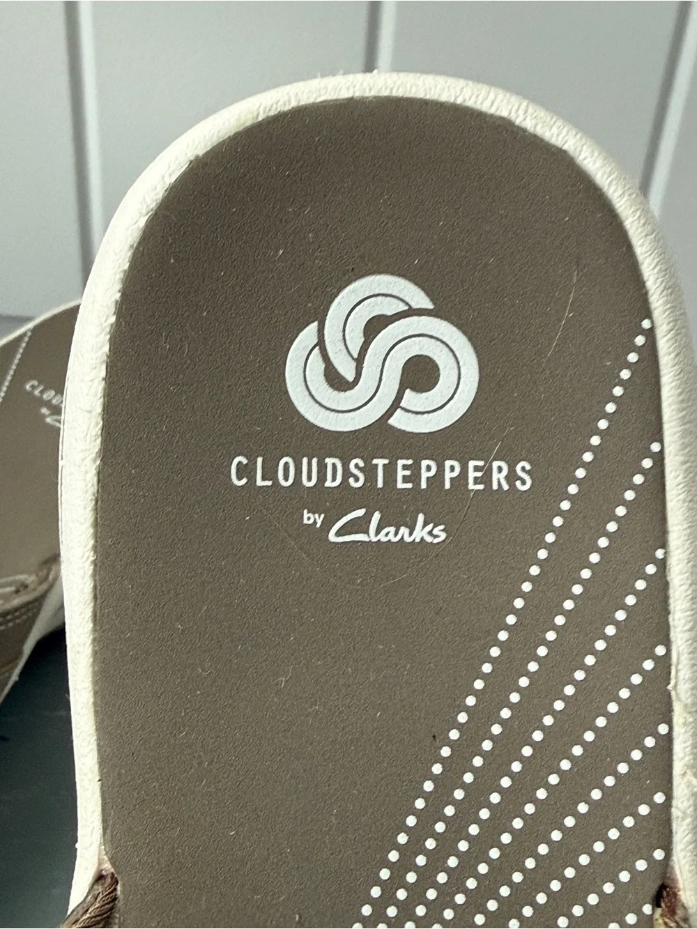 Women's Clarks Cloudsteppers Taupe Thong Sandals Size 7